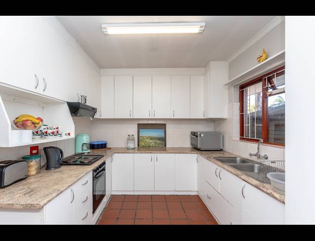 4 BEDROOM FREEHOLD SOLD IN AMANDELRUG
